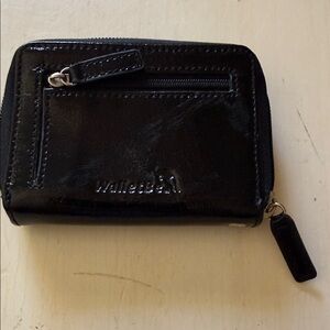 NEW - WalletBe Black Patent Leather Zip-Around Wallet Card Holder